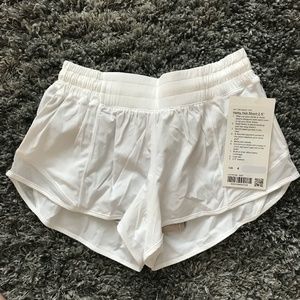 NWT Lululemon Hotty Hot Short 2.5" Size 4